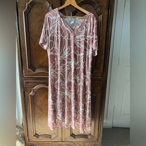 Fair lady size 16 long dress.  Dusty rose floral.  Lightweight.  Like new.